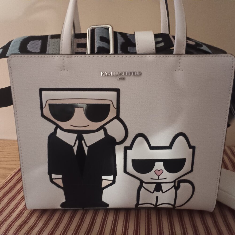 Karl Lagerfeld with Choupette bag - Picture 2 of 3